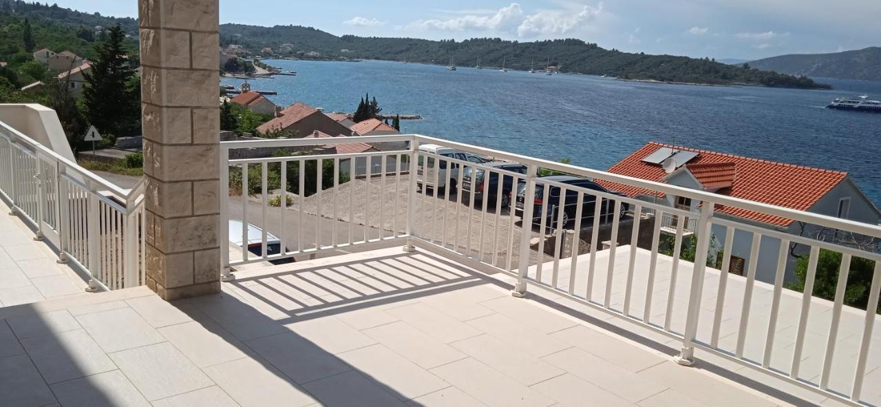 Apartments Aferdita Račišće Eksteriør bilde