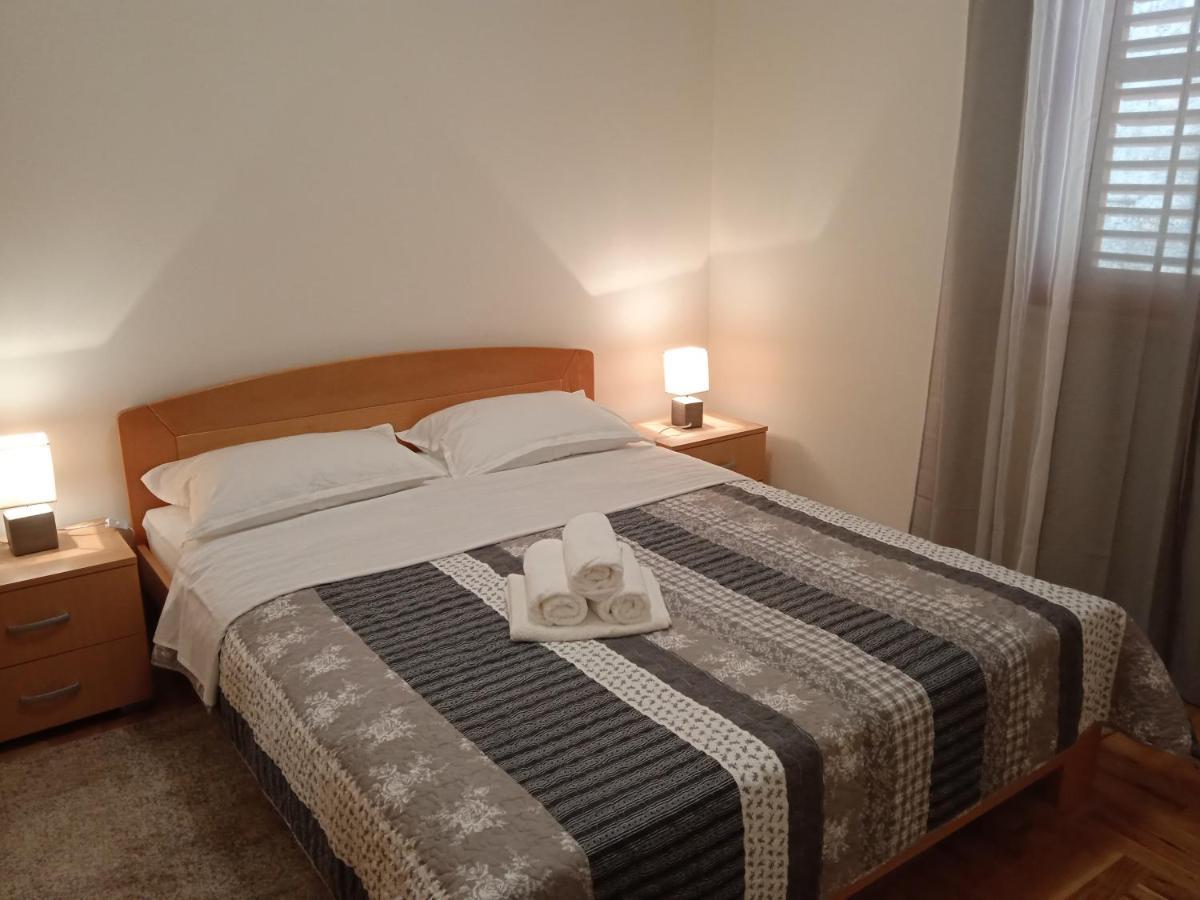 Apartments Aferdita Račišće Eksteriør bilde