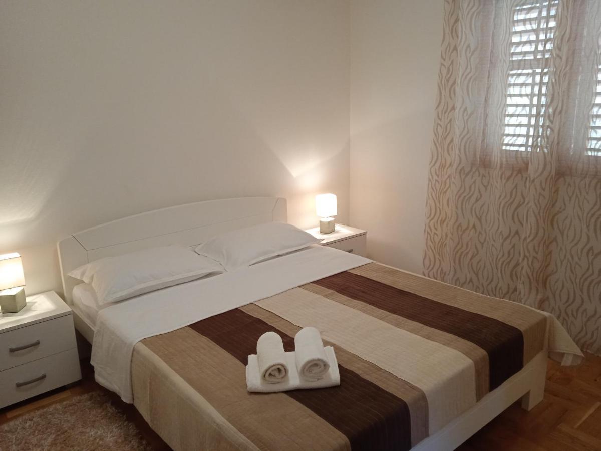 Apartments Aferdita Račišće Eksteriør bilde
